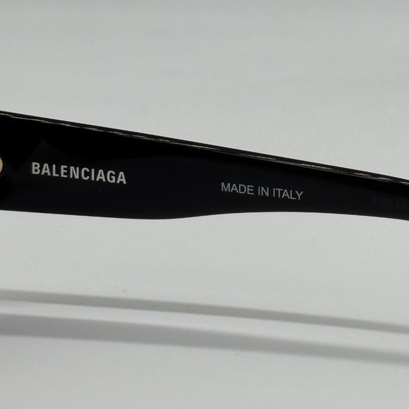 NEW BALENCIAGA BLACK OVAL WOMEN SUNGLASSES BALENCIAGA BB0367S 001 EYEWEAR - Picture 9 of 10